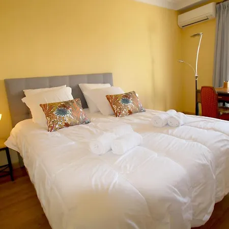 Stunning 3 Bedroom With Panoramic Terrace Only Minutes From Heart Of Cannes!