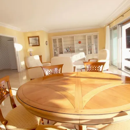 Stunning 3 Bedroom With Panoramic Terrace Only Minutes From Heart Of Cannes!