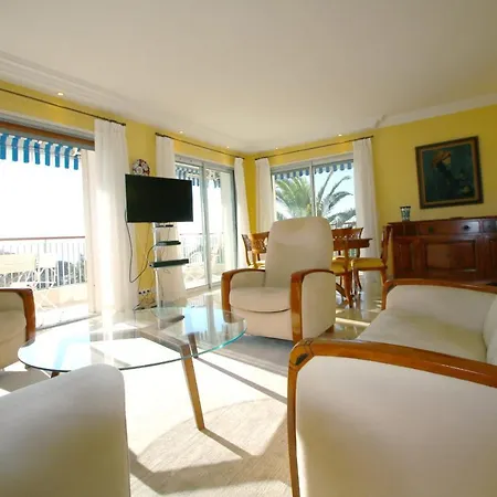 Stunning 3 Bedroom With Panoramic Terrace Only Minutes From Heart Of Cannes! *