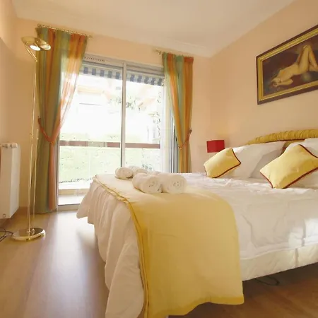 Holiday home Stunning 3 Bedroom With Panoramic Terrace Only Minutes From Heart Of Cannes! *