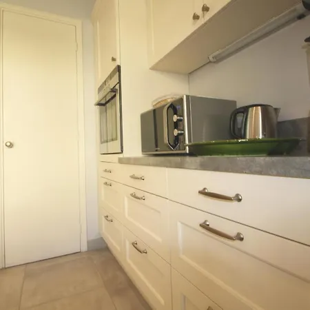 Stunning 3 Bedroom With Panoramic Terrace Only Minutes From Heart Of Cannes!