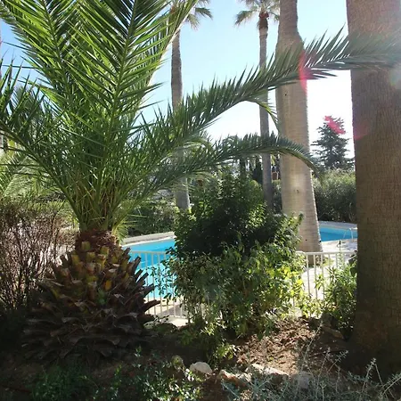 Stunning 3 Bedroom With Panoramic Terrace Only Minutes From Heart Of Cannes! Holiday home *