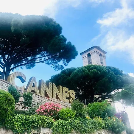 Holiday home Stunning 3 Bedroom With Panoramic Terrace Only Minutes From Heart Of Cannes! *