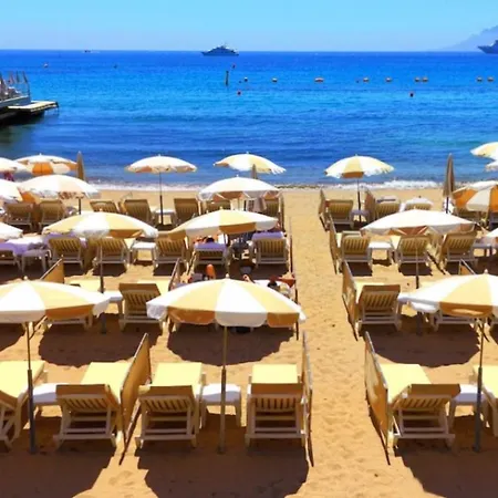 Stunning 3 Bedroom With Panoramic Terrace Only Minutes From Heart Of Cannes! * Cannes